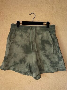 Old Navy green Tie-Dye Women sweat Shorts drawstring